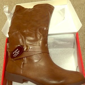 Women’s size 12 tall boots. Wide calf